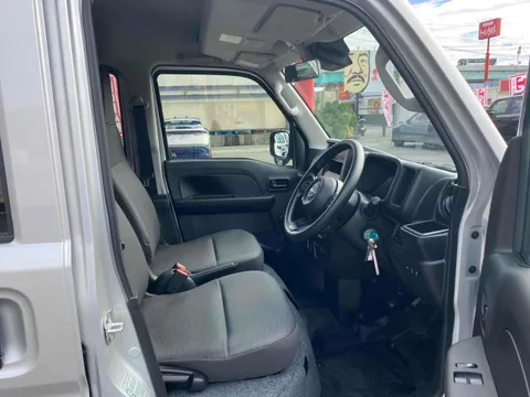Nissan Clipper Van