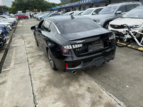 Lynk & Co 03