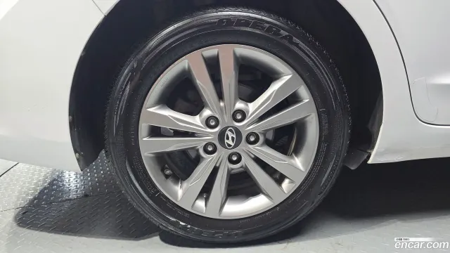 Hyundai Elantra (Avante)