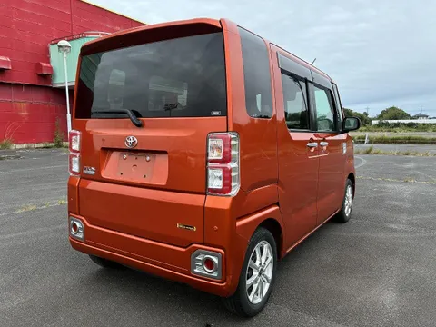 Toyota Pixis Mega