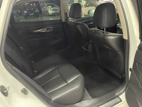 Infiniti Q70