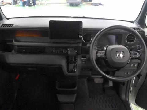 Honda N-BOX Custom