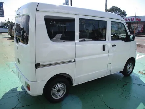 Nissan Clipper Van