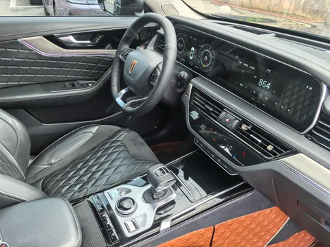 Hongqi HS5