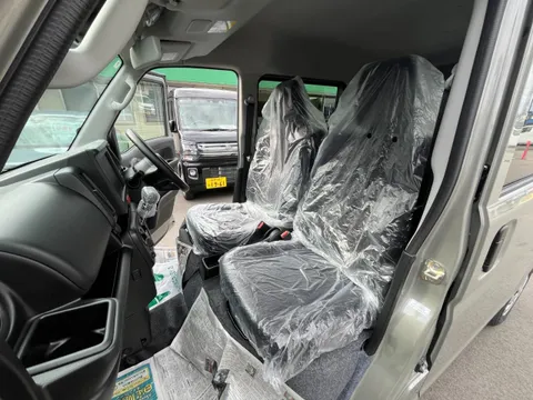 Nissan Clipper Van