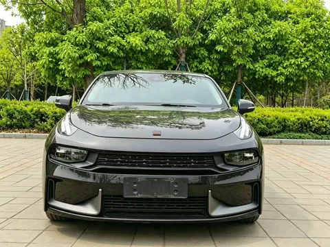 Lynk & Co 03