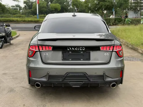 Lynk & Co 03