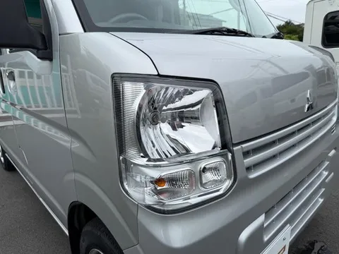 Mitsubishi Minicab Van