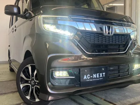 Honda N-BOX Custom