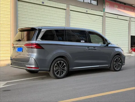 Roewe iMAX8