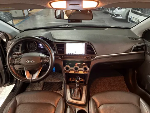 Hyundai Elantra (Avante)