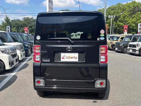 Toyota Pixis Mega
