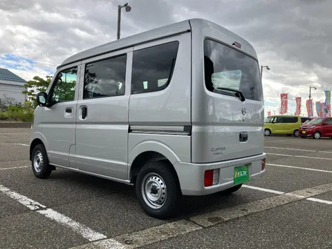 Nissan Clipper Van