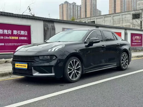 Lynk & Co 03