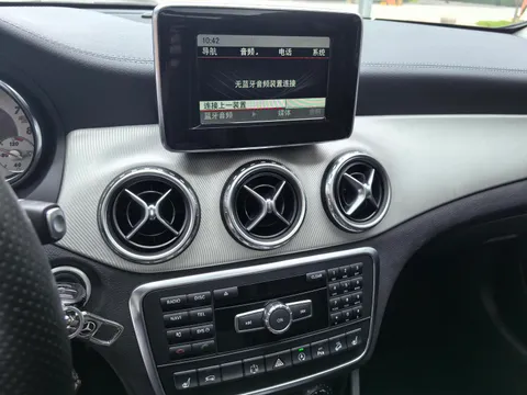 Mercedes-Benz Mercedes-Benz GLA