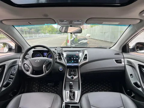Hyundai Elantra (Avante)