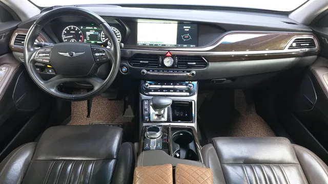 Genesis G90 (EQ900)
