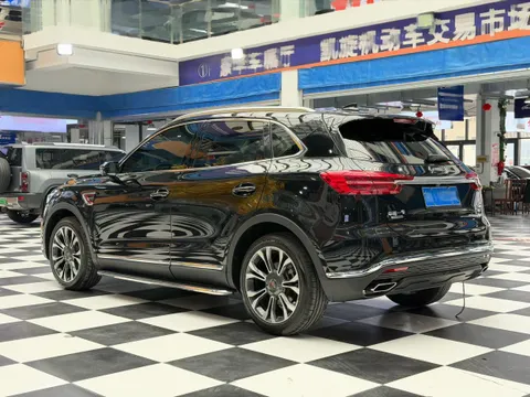 Hongqi HS5