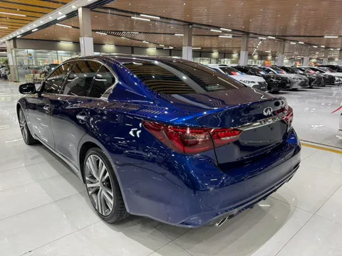 Infiniti Q50L