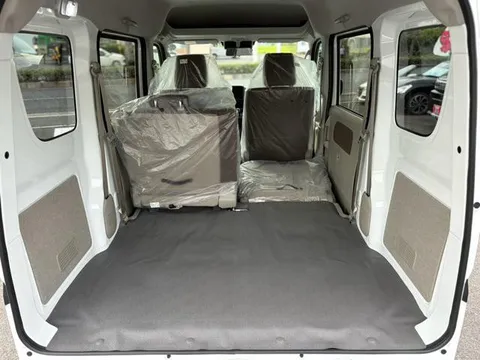 Nissan Clipper Van