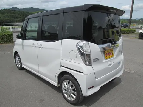 Nissan Dayz Roox