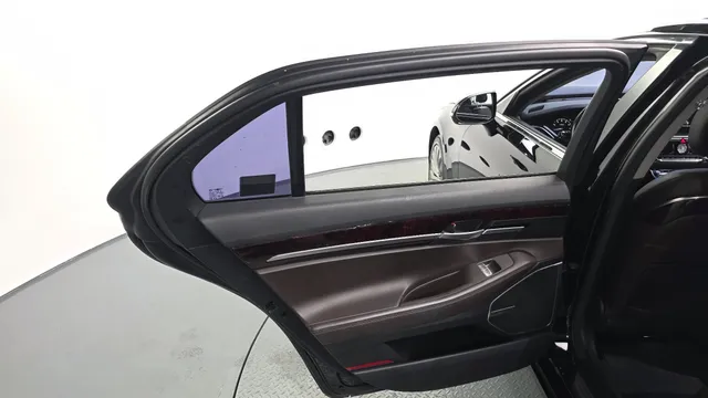 Genesis G90 (EQ900)