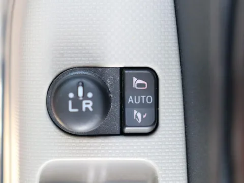 Daihatsu Mira Tocot