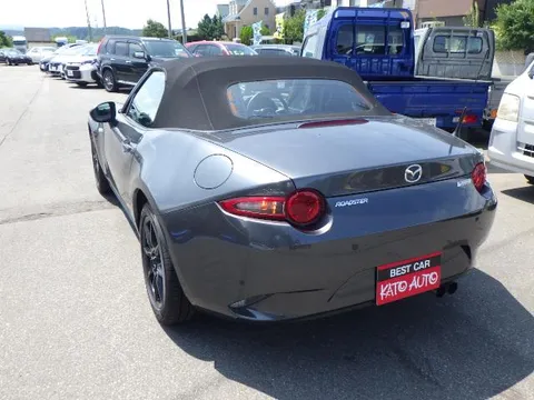 Mazda MX-5 (Roadster)