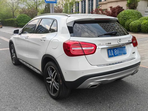 Mercedes-Benz Mercedes-Benz GLA