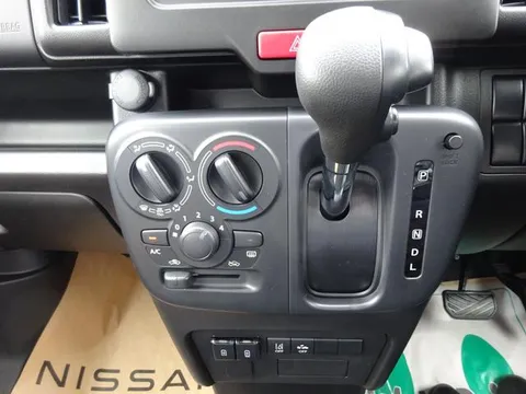 Nissan Clipper Van