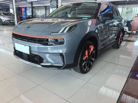 Lynk & Co 06