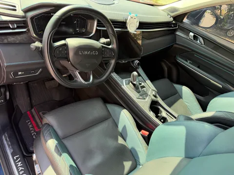 Lynk & Co 05