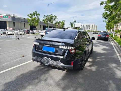 Lynk & Co 03