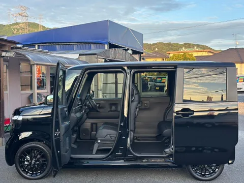 Honda N-BOX Custom