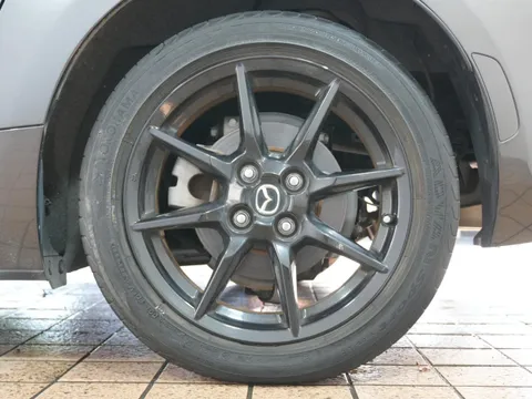 Mazda MX-5 (Roadster)