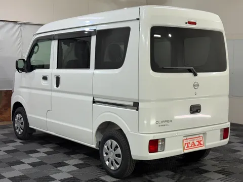 Nissan Clipper Van