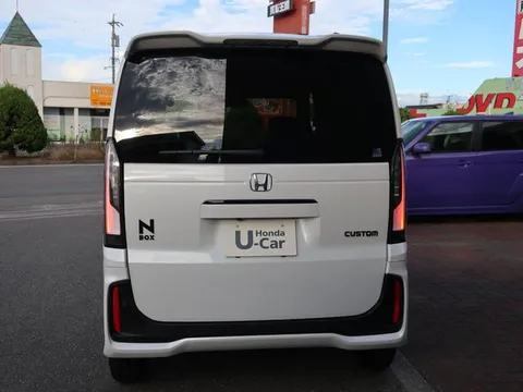 Honda N-BOX Custom