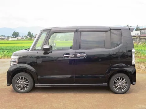 Honda N-BOX Custom