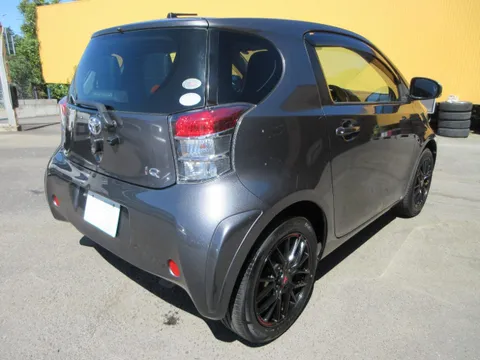 Toyota iQ