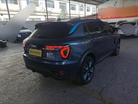 Lynk & Co 01