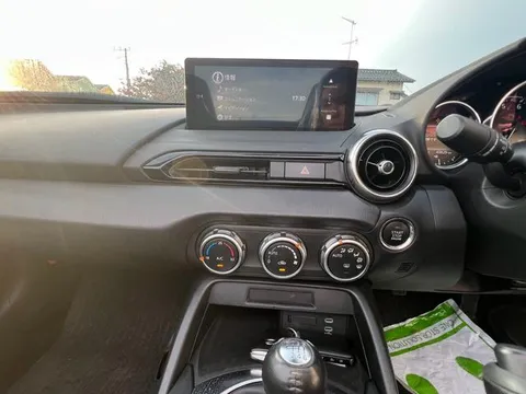 Mazda MX-5 (Roadster)