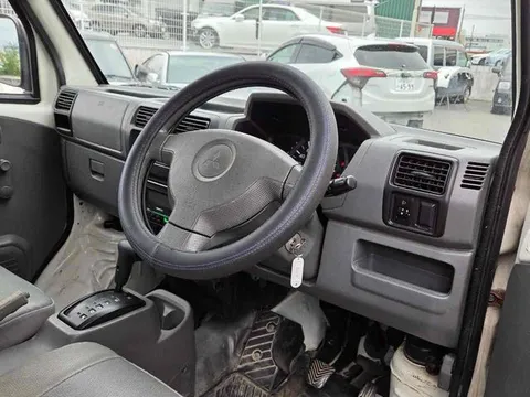 Mitsubishi Minicab Van