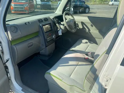 Toyota Pixis Space