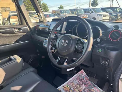 Honda N-BOX Custom