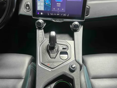 Lynk & Co 05