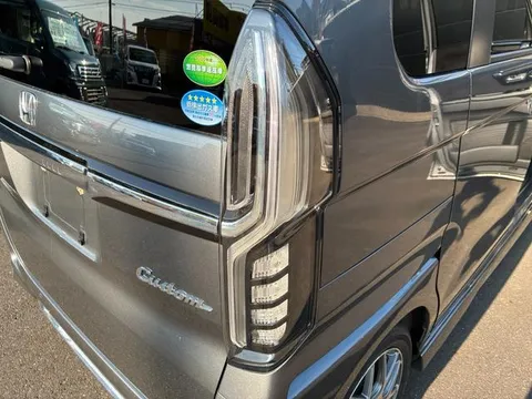 Honda N-BOX Custom