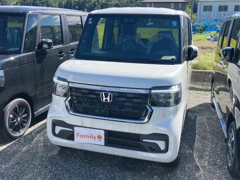 Honda N-BOX Custom