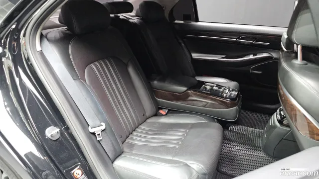 Genesis G90 (EQ900)