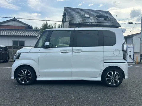Honda N-BOX Custom