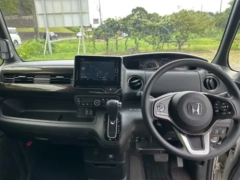 Honda N-BOX Custom